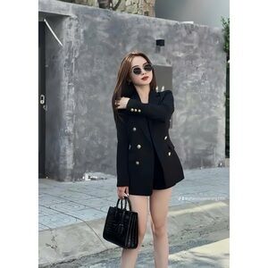 Chic Black Double-Breasted Blazer